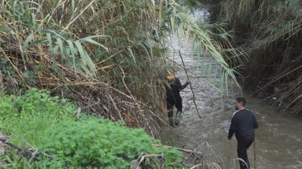 Búsqueda de los dos desaparecidos en Alhaurín el Grande (Granada). / EFE
