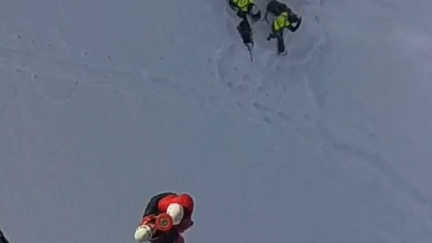 Imágenes de uno de los rescates en la montaña realizados este fin de semana. / Guardia Civil