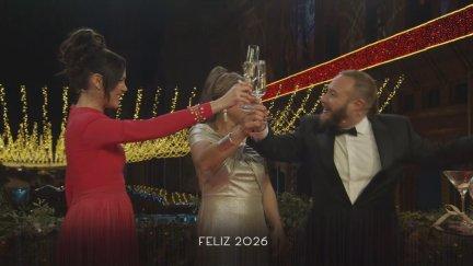 Blanca Liso junto a Judit Ballarín y Javier Sopesens han dado la bienvenida a 2026 en Aragón TV desde la plaza del Pilar. / Aragón TV