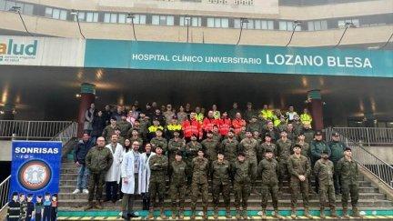 Voluntarios durante el reparto de regalos / HOSPITAL CLÍNICO LOZANO BLESA