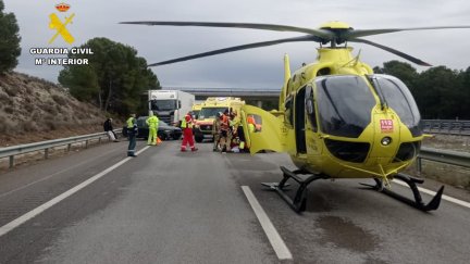 El accidente se produjo este lunes en la AP-2. / Guardia Civil