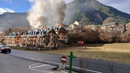 Incendio en un edificio de la aldea oscense de Parzán. / 112 Aragón
