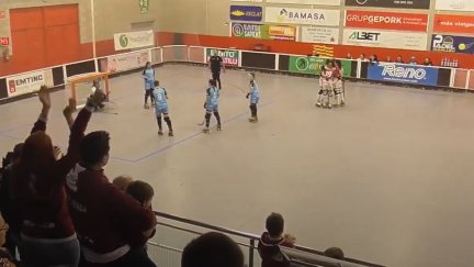 Las jugadoras del Esneca Fraga celebran su segundo tanto en el encuentro.
