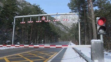 Acceso al túnel de Bielsa cerrado al tráfico. / Aragón Tv