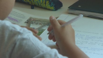 En España, el 34 % de los menores sufren pobreza infantil. / Aragón TV