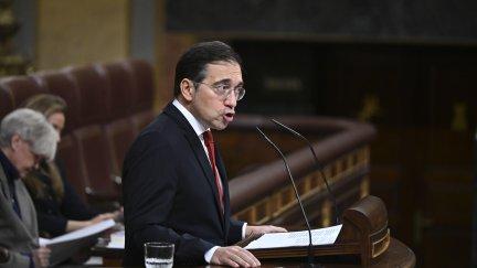 El ministro Albares, en el pleno del Congreso. / EFE