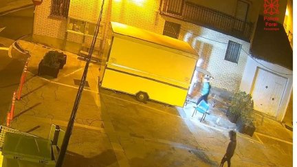 Imágenes del momento antes del atraco. / Policía Foral