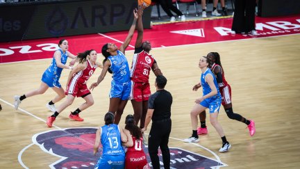 Una imagen del duelo que ambos equipos disputaron en la primera vuelta.
