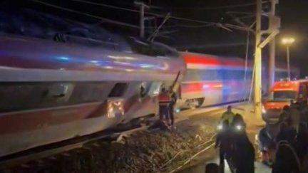 Vagones del tren Iryo descarrillado. / @eleanorinthesky (X) vía EFE
