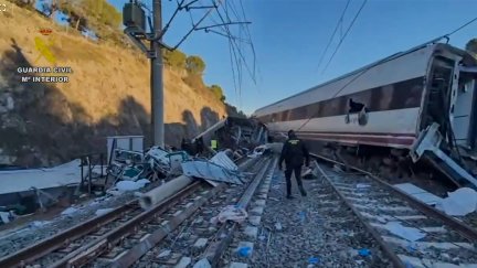 Captura Imágenes de la búsqueda de evidencias que puedan servir para la identificación de víctimas e investigación del accidente ferroviario en Adamuz (Córdoba) en el que al menos 39 personas han muerto y un centenar han resultado heridas, es el cuarto siniestro ferroviario más grave registrado en España. EFE/ Captura de vídeo de la Guardia Civil