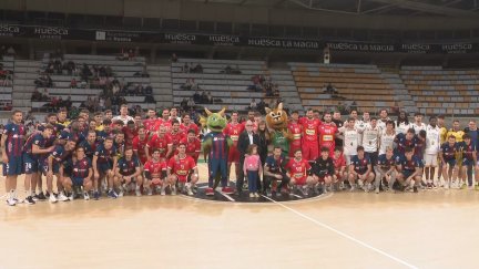 Los equipos oscenses, en el evento solidario "Jugando contra el cáncer"
