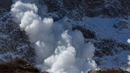 El Pirineo oscense está este martes en nivel 4 sobre 5 en riesgo de aludes. / Canva