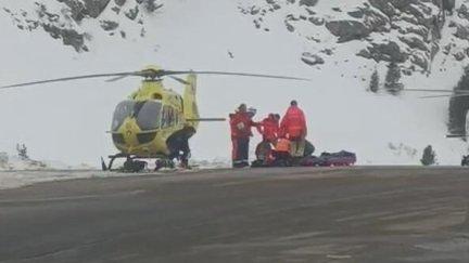 Imagen de los equipos de emergencia en Cerler. / Aragón TV