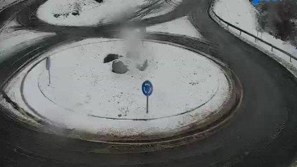 Imagen de la carretera de Cerler a las 16:00 de este jueves. / DGT