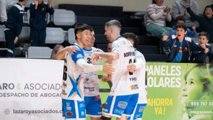 os jugadores del Wanapix celebran un gol en un encuentro en casa esta temporada