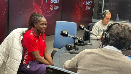 Ornella Bankolé, durante su visita a los estadios de Aragón Radio