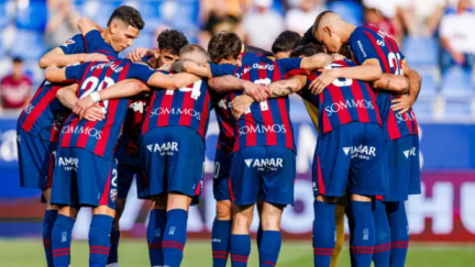 Los jugadores de la SD Huesca, antes de un partido. Foto: LaLiga