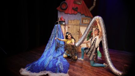 Escena de la obra 'Cómo dormir al monstruo', de Biribú Teatro. | Gobierno de Aragón