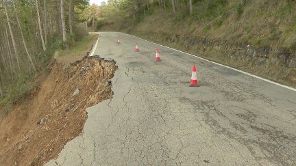 La nieve y las intensas lluvias han pasado factura a algunas carreteras del Pirineo. / Aragón TV