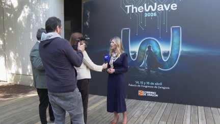 La vicepresidenta en funciones, Mar Vaquero, presenta The Wave 2026 en Barcelona./ Aragón TV