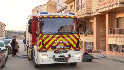 El siniestro se ha producido en una vivienda de la calle Garlin, en Ayerbe (Huesca). / Javier Cao