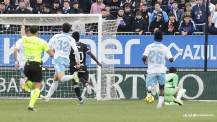 Appin anota ante Andrada el tanto de la victoria para el Burgos