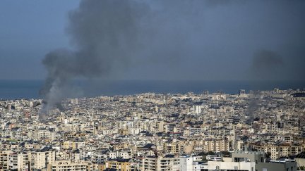 El Ejército de Israel lleva a cabo ataques aéreos contra los suburbios del sur de Beirut. / EFE. Edgar Gutiérrez