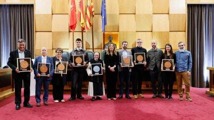 Foto de familia de los galardonados. / Ayuntamiento de Zaragoza