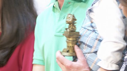 La figura representa al Torico con un chupete. / Aragón TV