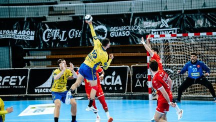 Un momento del partido del Bada Huesca ante el Bidasoa Irún