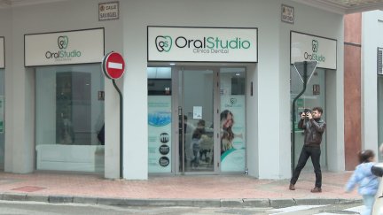 La clínica dental zaragozana clausurada por la Guardia Civil. / Aragón TV