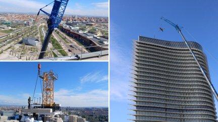 Instalación de la grúa en la azotea de la Torre del Agua para construir el mirador acristalado 360 grados. / Expo Zaragoza Empresarial