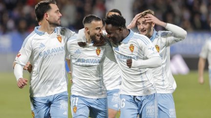 El Real Zaragoza celebra el gol de Rober ante el Almería