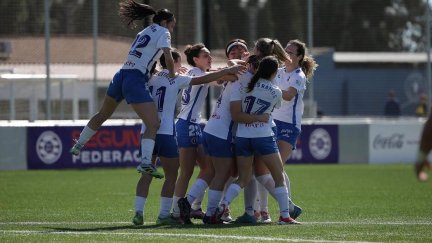 El Zaragoza CFF celebra el gol de la victoria.