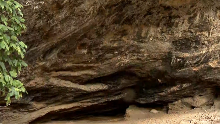 Entrada Cueva de Chaves (Huesca), patrimonio del Neolítico./ Aragón TV