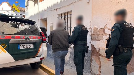A los tres detenidos se les imputan delitos de pertenencia a grupo criminal y asesinato. / G. C.