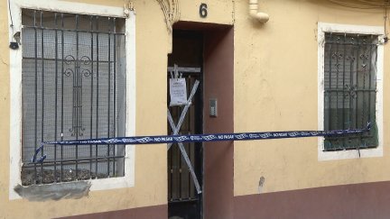 El edificio de la calle Arcadas sigue clausurado tras el desalojo de este martes. / Aragón TV