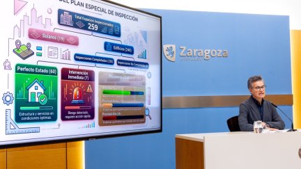 Víctor Serrano presenta los resultados de las inspecciones en edificios y solares del Casco Antiguo. / Ayuntamiento de Zaragoza. Miguel G. García