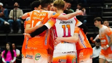 Los jugadores del Pamesa Teruel celebrando un punto en un partido de esta temporada.