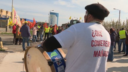 Los agricultores protestan en Zaragoza para pedir ayudas y medidas que frenen la especulación en la venta de carburantes. / Aragón TV
