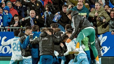 Los jugadores del Real Zaragoza celebran el segundo gol ante el Almería.