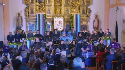 El pregón de la Ruta del Tambor y el Bombo ha tenido lugar este sábado en la iglesia de Santa María la Mayor de Híjar. / Aragón TV