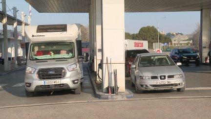 Echar gasolina este domingo es más barato que un día atrás. / Aragón Tv
