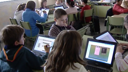 Aragón limitará, a partir del 1 de septiembre, el uso de las pantallas en los distintos centros educativos. / Aragón TV