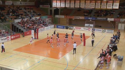 Un momento del partido del Pamesa Teruel Voleibol ante Cisneros La Laguna