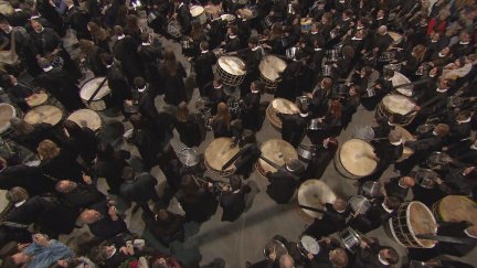 El acto de 'Romper la Hora' en Urrea de Gaén. / Aragón TV