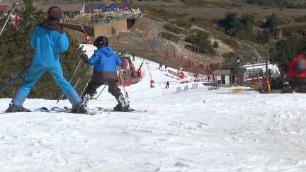 En Valdelinares, el día ha salido plenamente primaveral. / Aragón TV