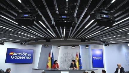 La ministra de Inclusión, Seguridad Social y Migraciones y portavoz del Gobierno, Elma Saiz y la ministra de Igualdad, Ana Redondo, en rueda de prensa tras la reunión del Consejo de Ministros. / EFE/ Fernando Villar