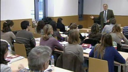 Las becas de ayuda para los estudiantes de FP, Bachillerato y Universidad se pueden solicitar desde este martes 7 de abril. / Aragón TV
