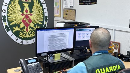 La Guardia Civil recuerda que no solo responde ante la ley quien comete el delito sino también quien lo hace posible. / Guardia Civil